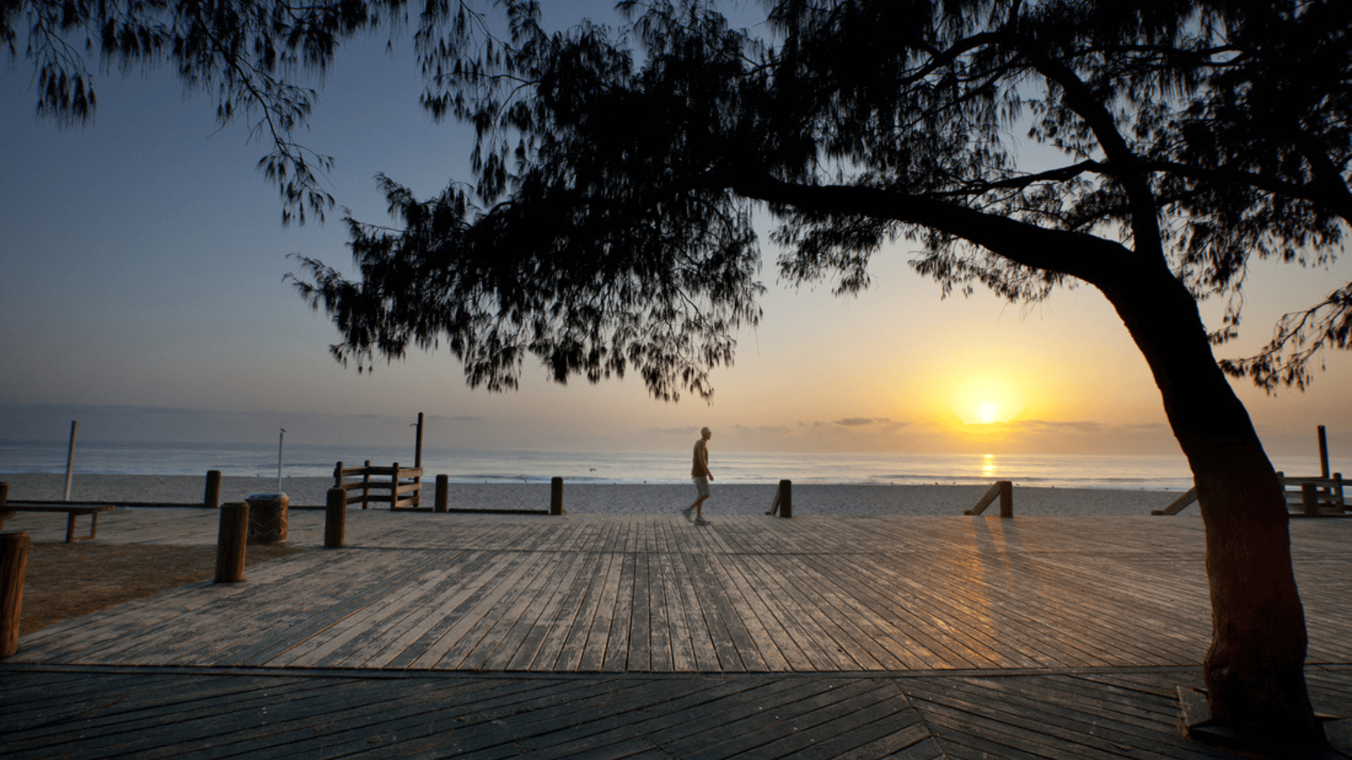broadbeach-boardwalk-sunrise