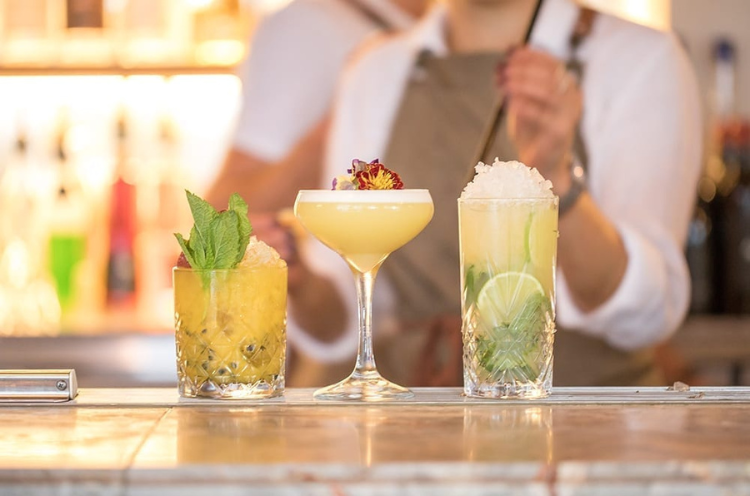 cocktails-and-bartender